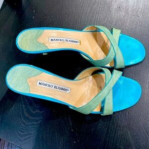 MANOLO BLAHNIK Kitten heel sandals